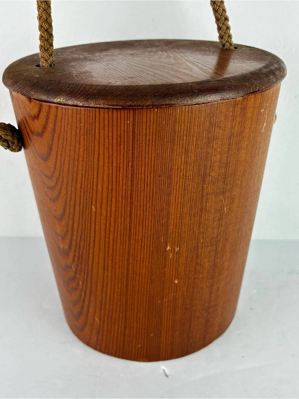 De Young Industries Vintage Redwood Bucket w/Rope Handle & Lid